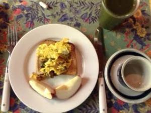 mushroom-egg toast w: apples & gr smoo