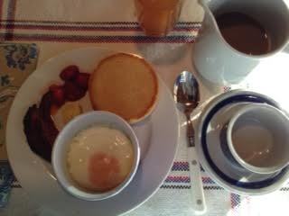 Dutch b-fast w: S-Bs + Rusk