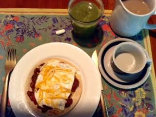 Tostada w: green smoothie